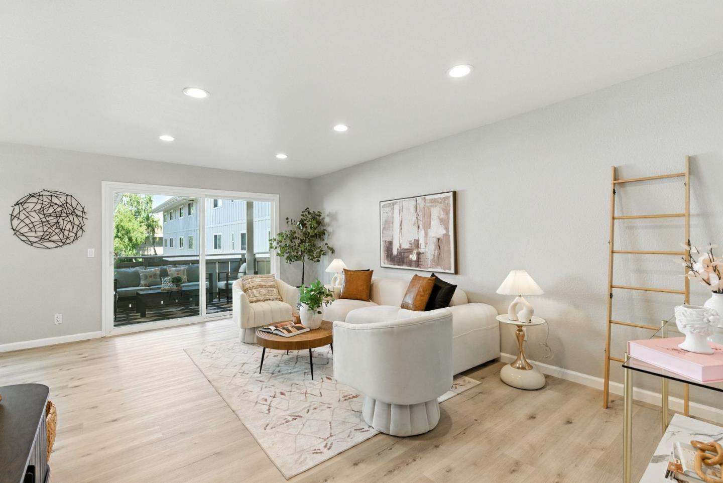 Detail Gallery Image 2 of 32 For 255 S Rengstorff Ave #43,  Mountain View,  CA 94040 - 2 Beds | 1 Baths