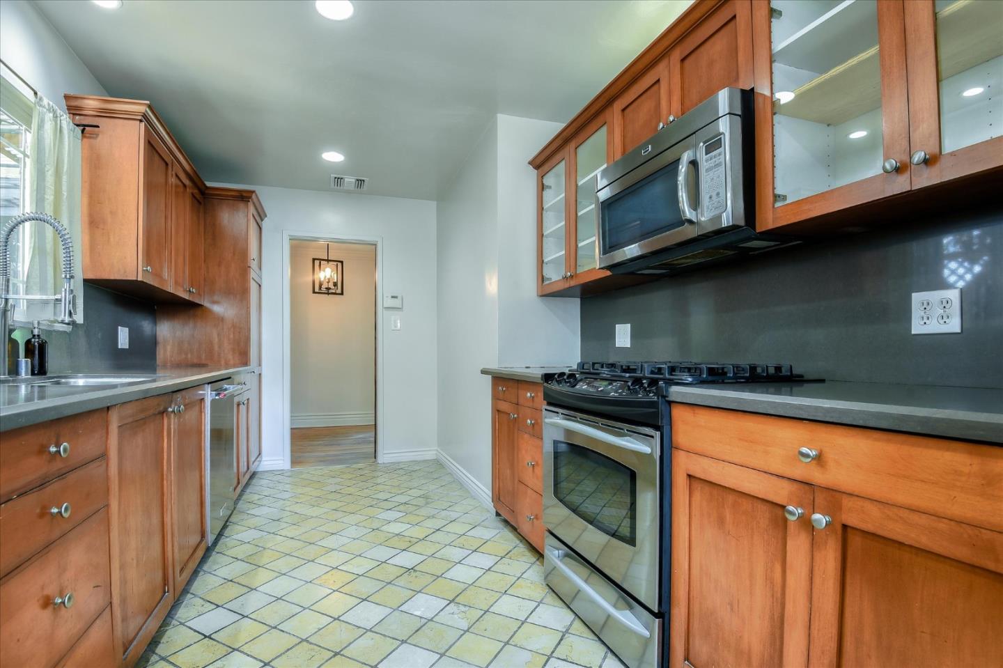 Detail Gallery Image 11 of 35 For 11386 Tenino Ave, Los Angeles,  CA 90066 - 3 Beds | 1 Baths