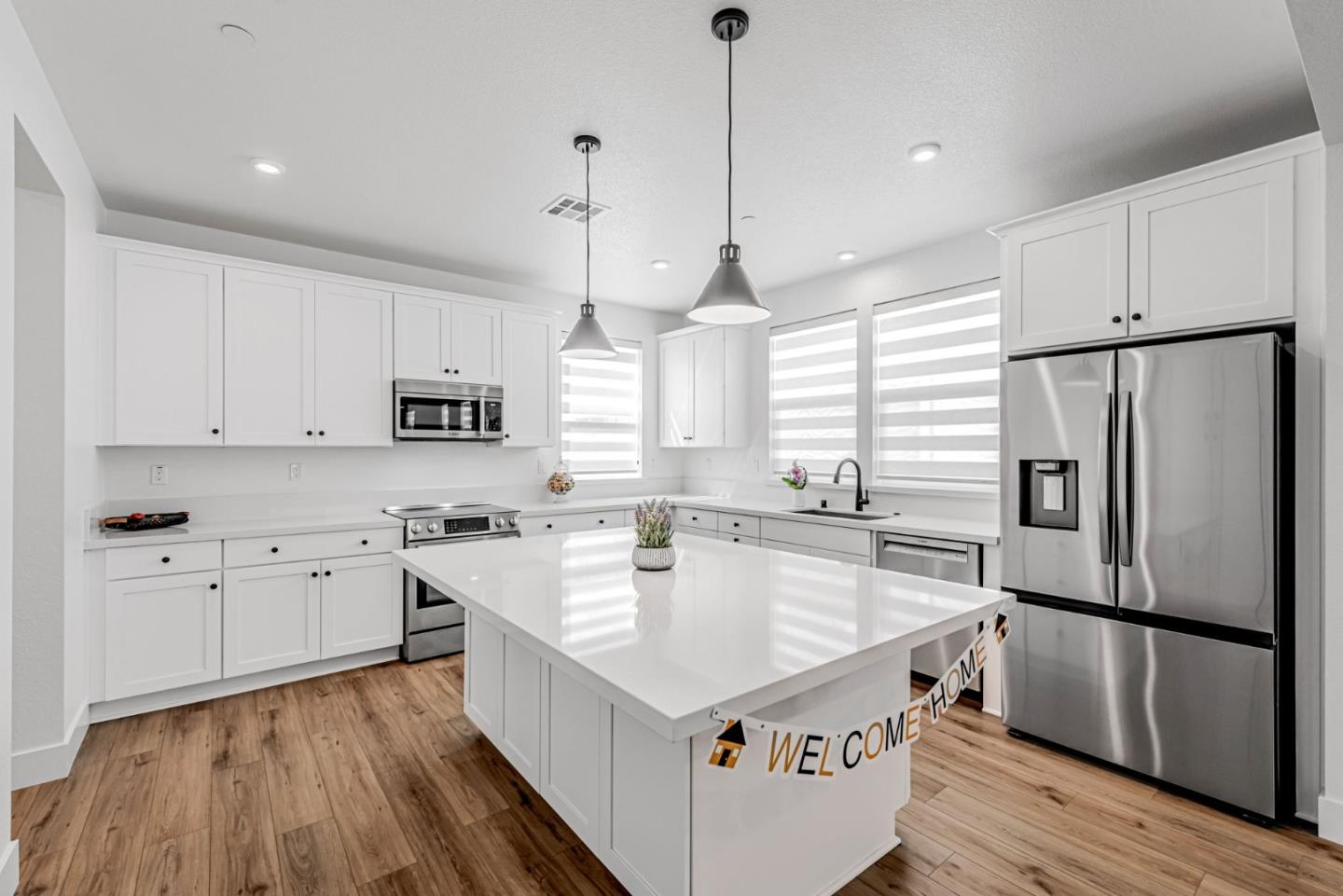 Detail Gallery Image 10 of 51 For 923 Loyola Ln, Morgan Hill,  CA 95037 - 4 Beds | 3/1 Baths