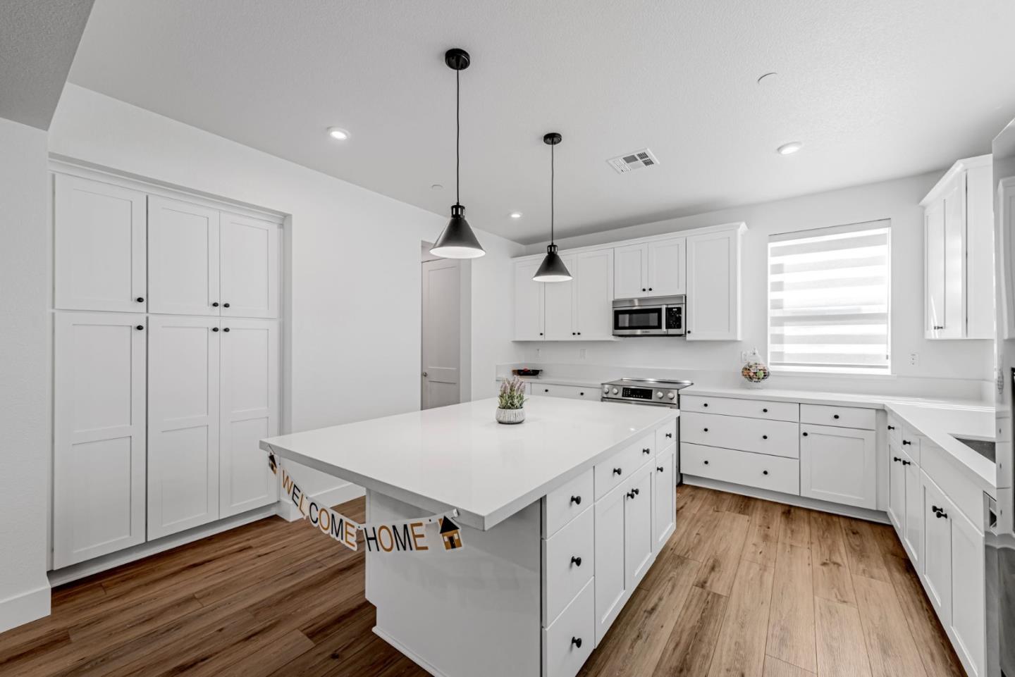 Detail Gallery Image 11 of 51 For 923 Loyola Ln, Morgan Hill,  CA 95037 - 4 Beds | 3/1 Baths