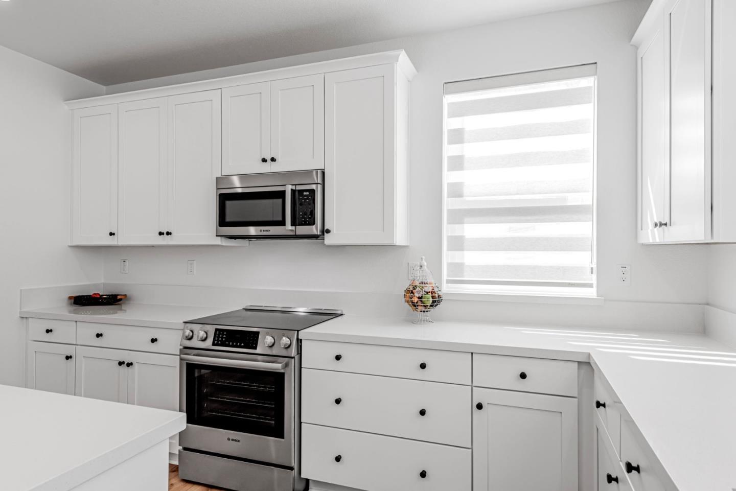 Detail Gallery Image 14 of 51 For 923 Loyola Ln, Morgan Hill,  CA 95037 - 4 Beds | 3/1 Baths
