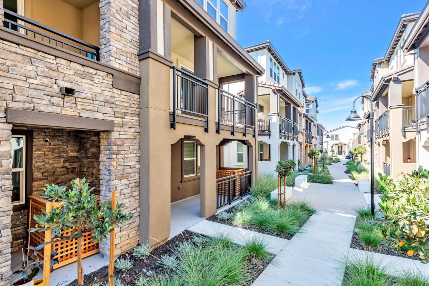 Detail Gallery Image 2 of 51 For 923 Loyola Ln, Morgan Hill,  CA 95037 - 4 Beds | 3/1 Baths