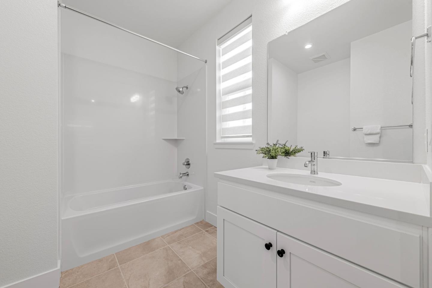 Detail Gallery Image 32 of 51 For 923 Loyola Ln, Morgan Hill,  CA 95037 - 4 Beds | 3/1 Baths
