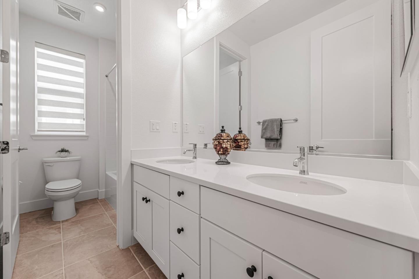 Detail Gallery Image 34 of 51 For 923 Loyola Ln, Morgan Hill,  CA 95037 - 4 Beds | 3/1 Baths
