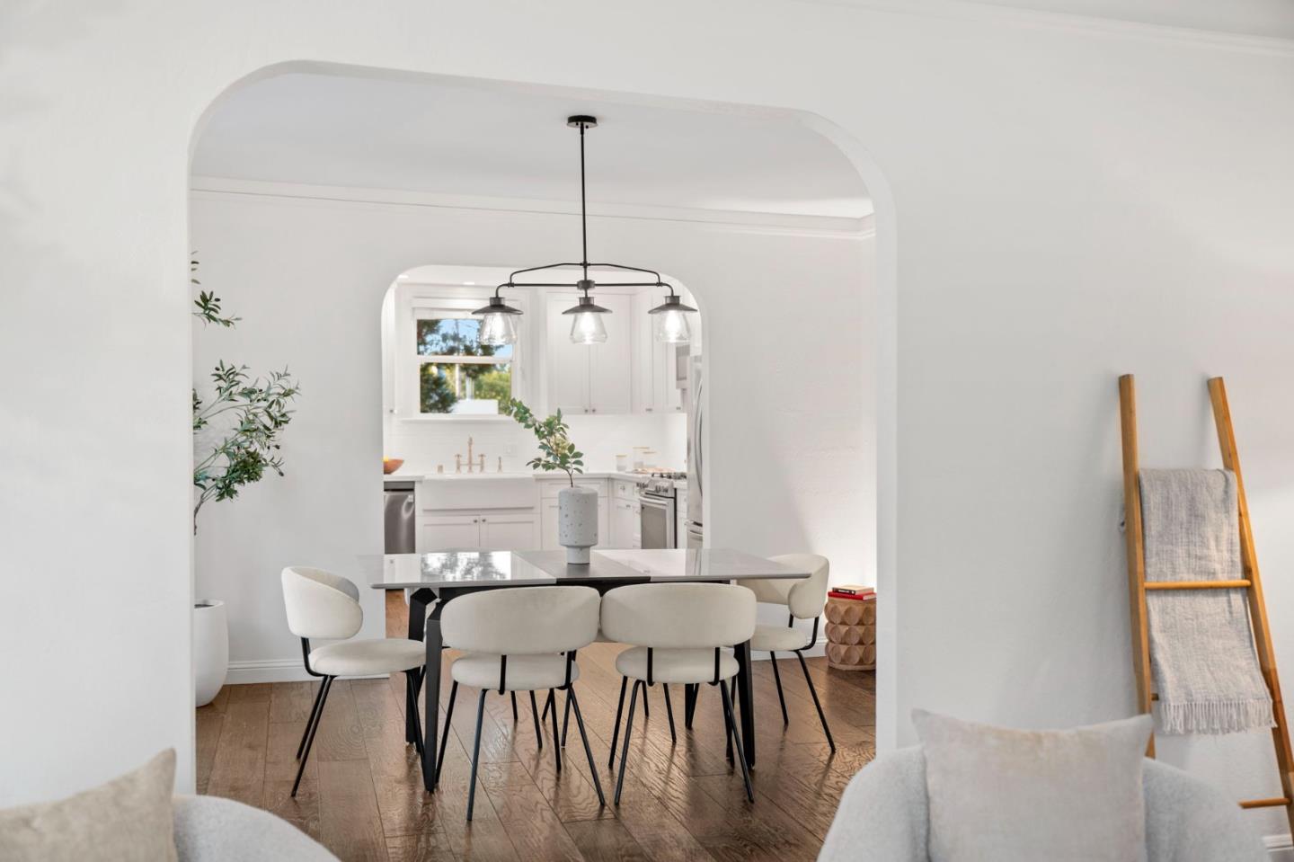 Detail Gallery Image 14 of 66 For 220 26th Ave, San Mateo,  CA 94403 - 2 Beds | 2 Baths