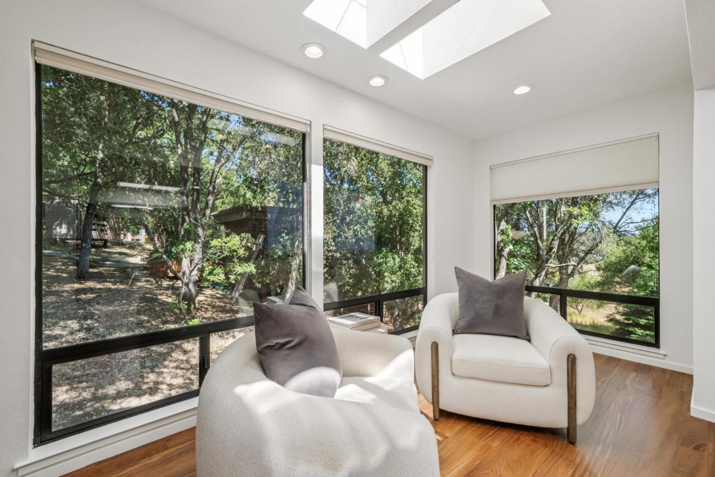 Detail Gallery Image 19 of 43 For 2 Thistle St, Portola Valley,  CA 94028 - 3 Beds | 3/1 Baths