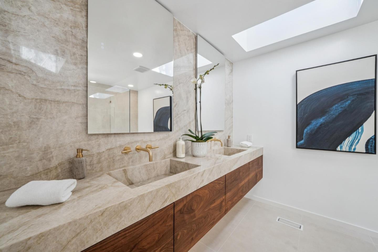 Detail Gallery Image 20 of 43 For 2 Thistle St, Portola Valley,  CA 94028 - 3 Beds | 3/1 Baths