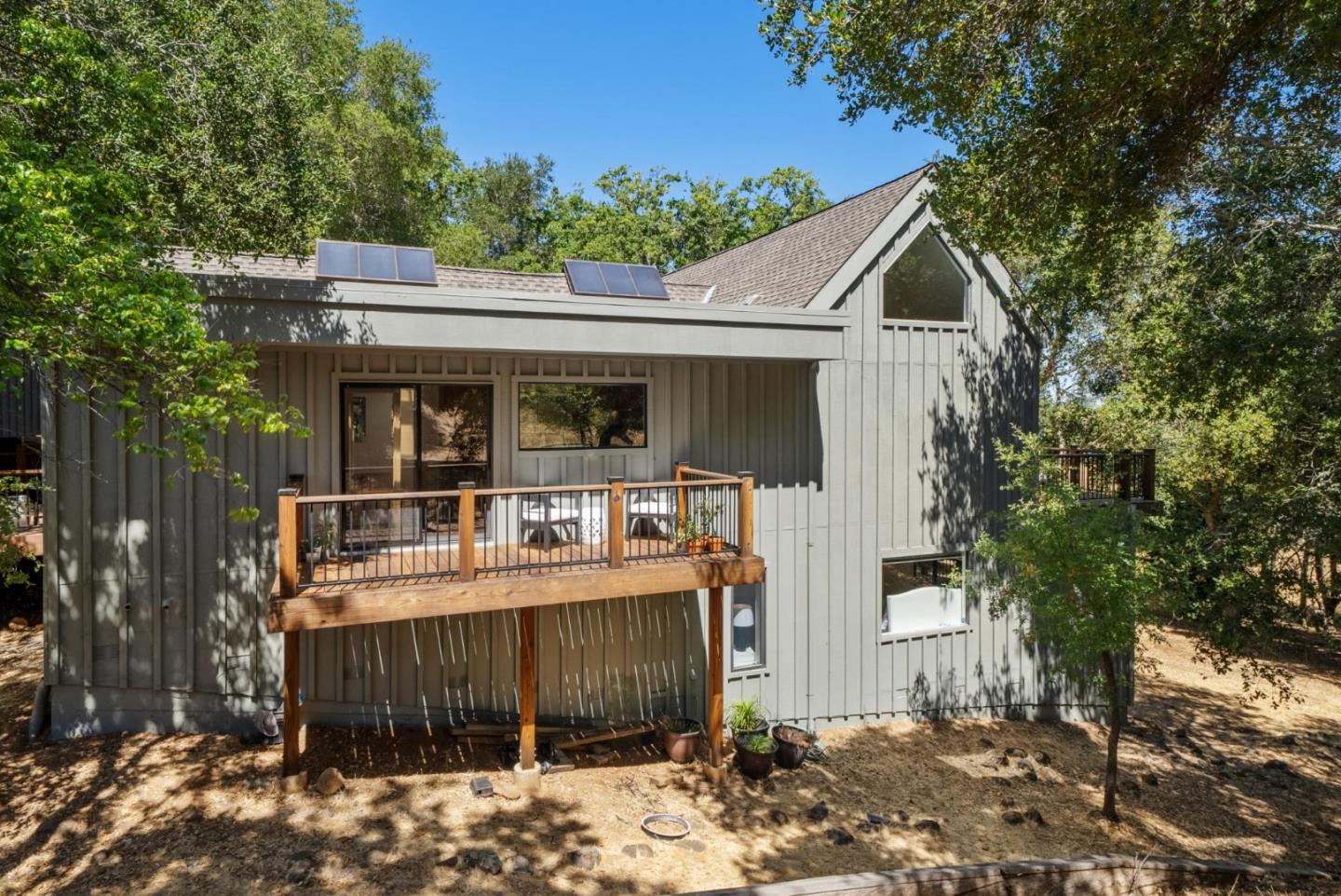 Detail Gallery Image 34 of 43 For 2 Thistle St, Portola Valley,  CA 94028 - 3 Beds | 3/1 Baths