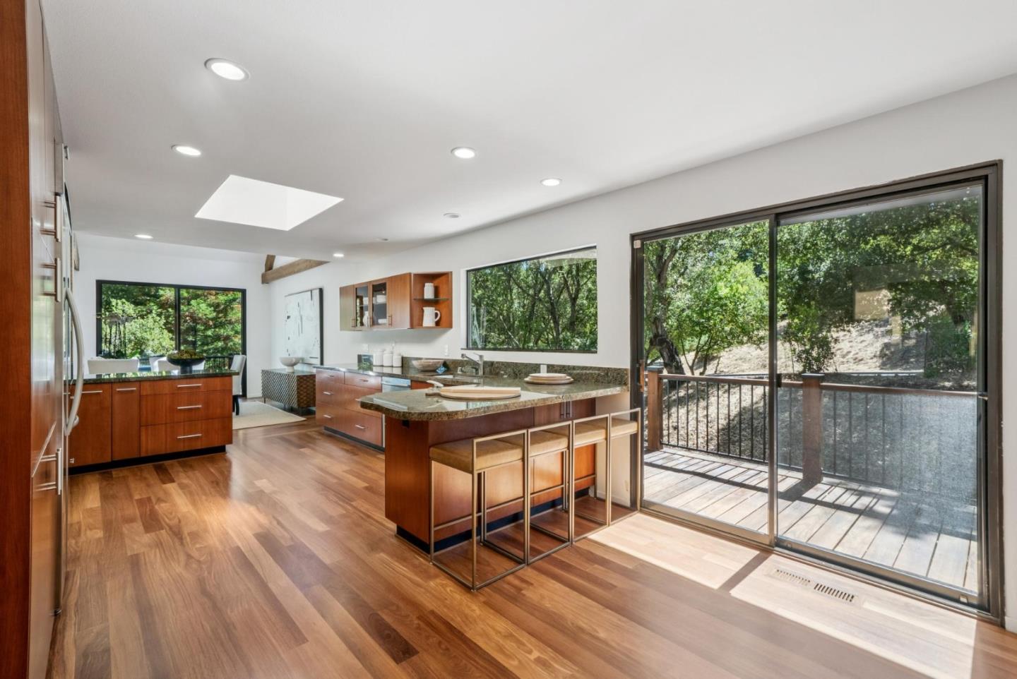 Detail Gallery Image 8 of 43 For 2 Thistle St, Portola Valley,  CA 94028 - 3 Beds | 3/1 Baths