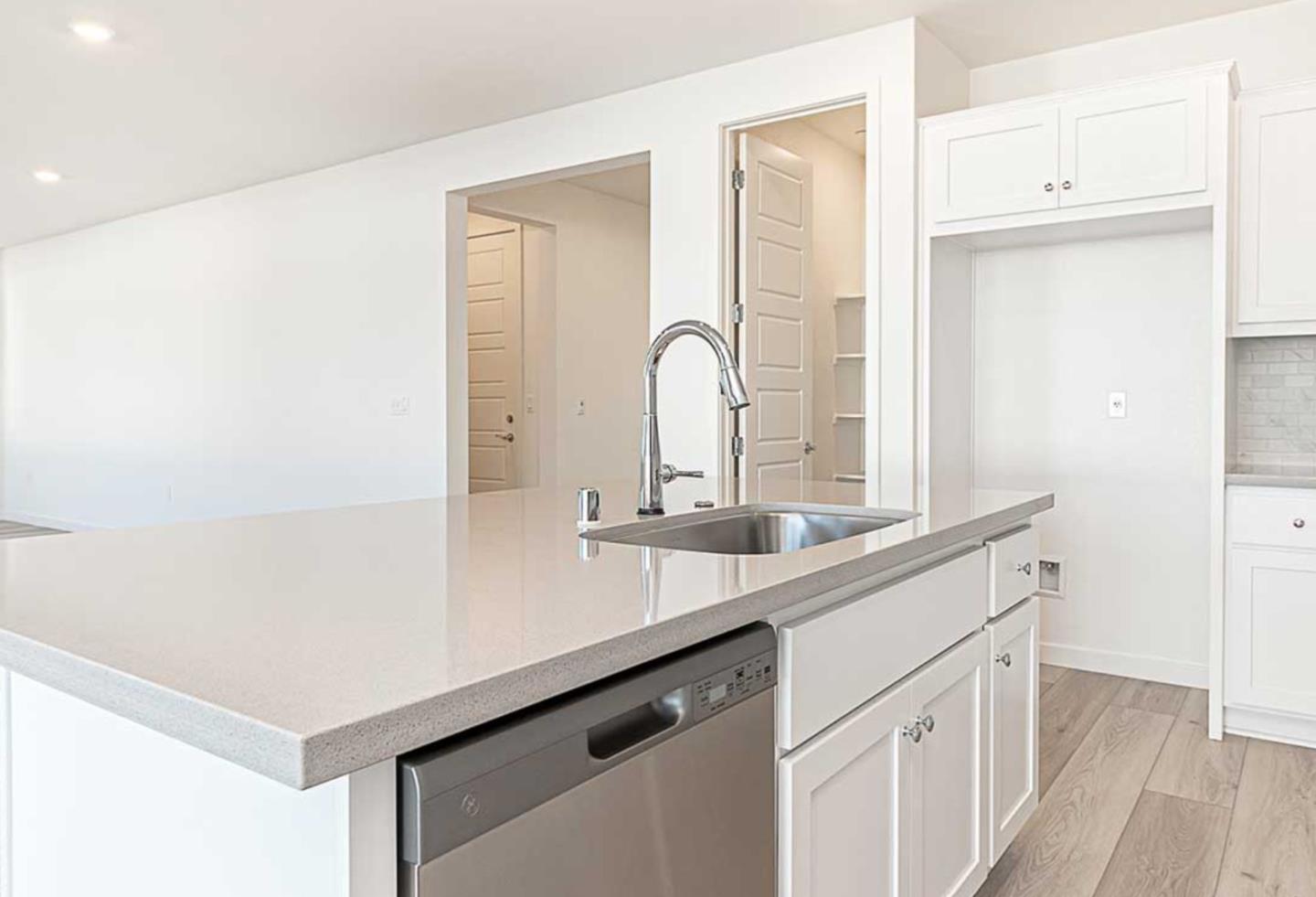 Detail Gallery Image 7 of 7 For 3060 Benitti St, Lathrop,  CA 95330 - 4 Beds | 3 Baths