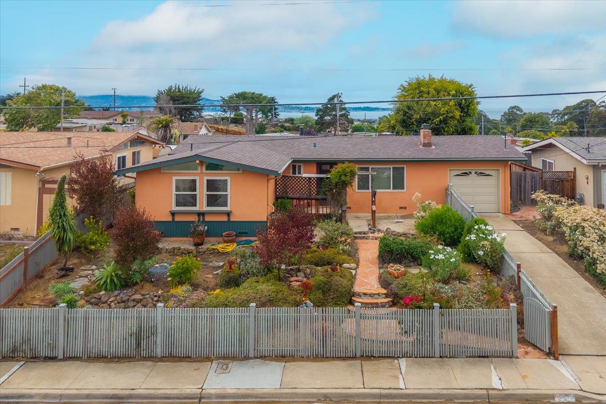 Detail Gallery Image 16 of 32 For 2065 Hacienda St, Seaside,  CA 93955 - 4 Beds | 3 Baths