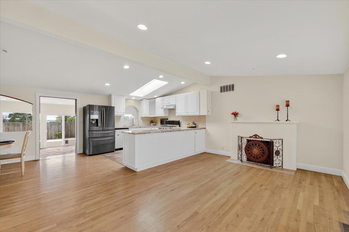 Detail Gallery Image 5 of 32 For 2065 Hacienda St, Seaside,  CA 93955 - 4 Beds | 3 Baths