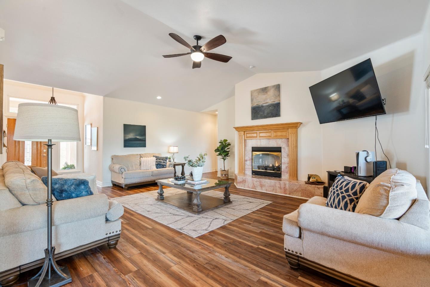 Detail Gallery Image 10 of 48 For 313 Taryn Ct, Hollister,  CA 95023 - 4 Beds | 3 Baths