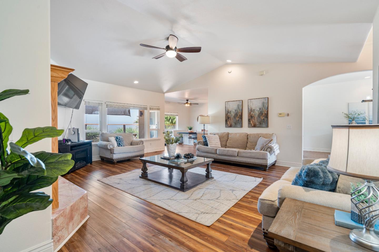 Detail Gallery Image 11 of 48 For 313 Taryn Ct, Hollister,  CA 95023 - 4 Beds | 3 Baths