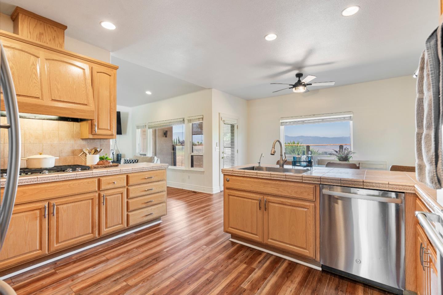 Detail Gallery Image 20 of 48 For 313 Taryn Ct, Hollister,  CA 95023 - 4 Beds | 3 Baths