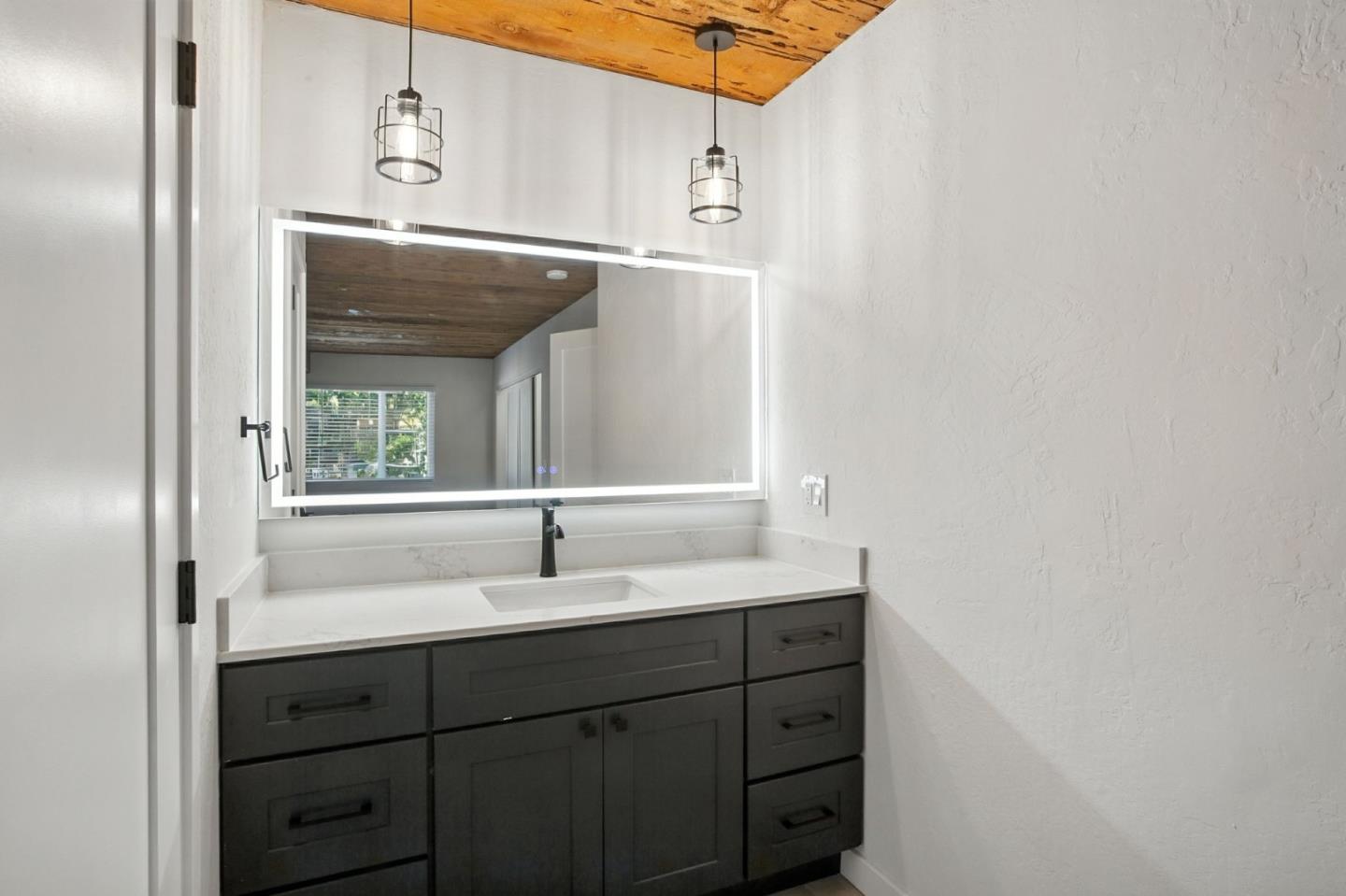Detail Gallery Image 13 of 25 For 4528 Soquel Wharf Rd, Soquel,  CA 95073 - 3 Beds | 2 Baths