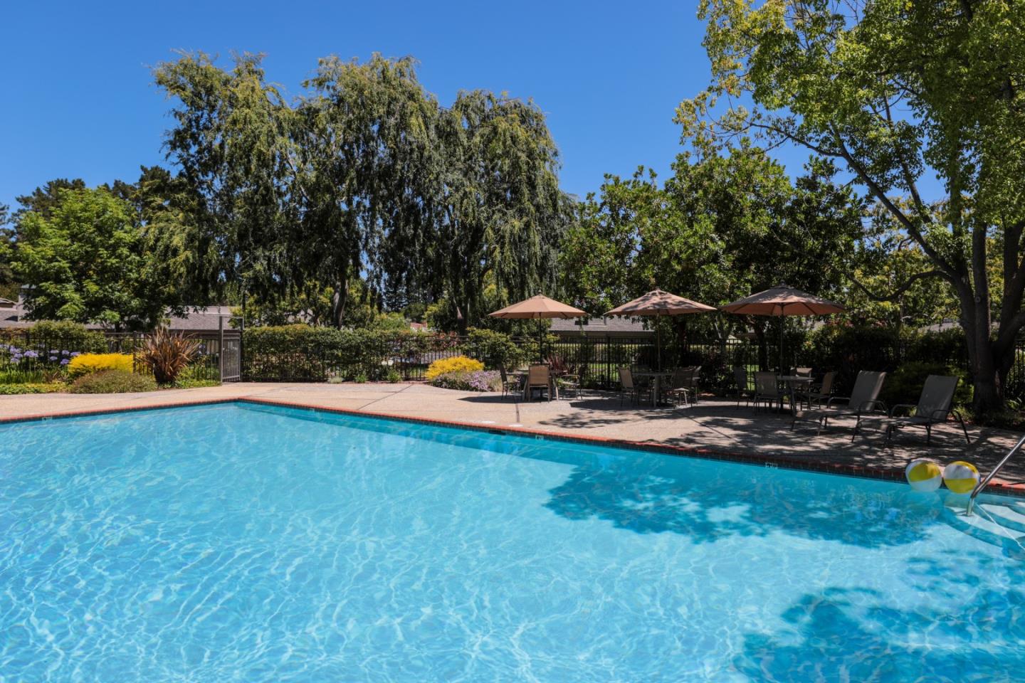 Detail Gallery Image 27 of 36 For 72 Bay Tree Ln, Los Altos,  CA 94022 - 2 Beds | 2 Baths