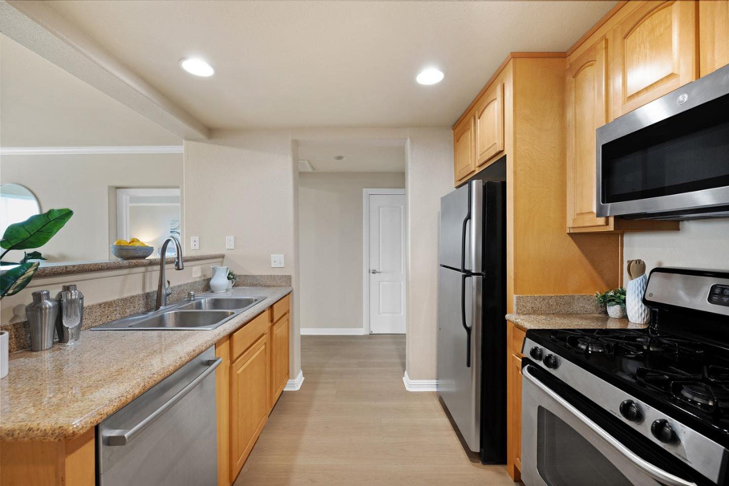 Detail Gallery Image 10 of 23 For 2220 Gellert Blvd #4104,  South San Francisco,  CA 94080 - 2 Beds | 2 Baths