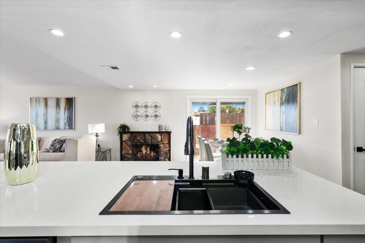 Detail Gallery Image 10 of 30 For 207 Wilshire Ave, Vallejo,  CA 94591 - 4 Beds | 3 Baths