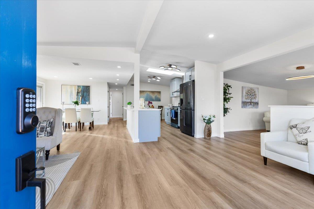Detail Gallery Image 2 of 30 For 207 Wilshire Ave, Vallejo,  CA 94591 - 4 Beds | 3 Baths