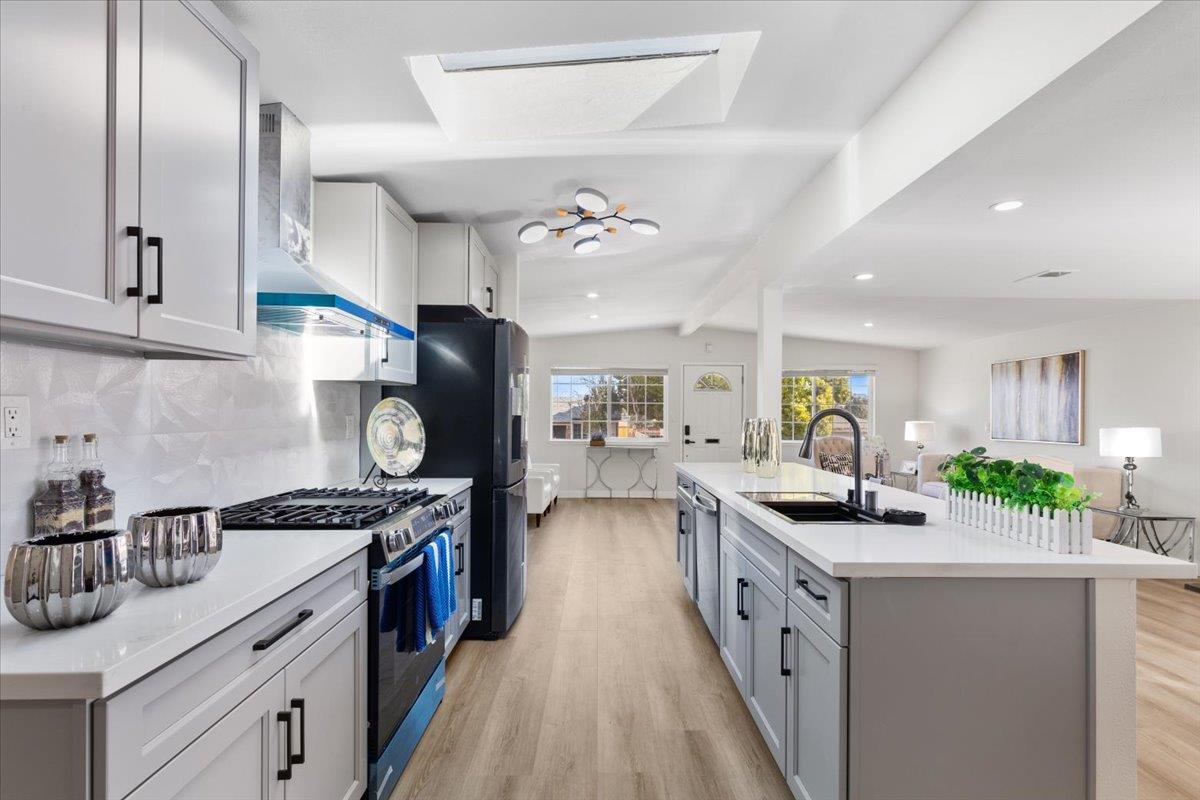 Detail Gallery Image 9 of 30 For 207 Wilshire Ave, Vallejo,  CA 94591 - 4 Beds | 3 Baths