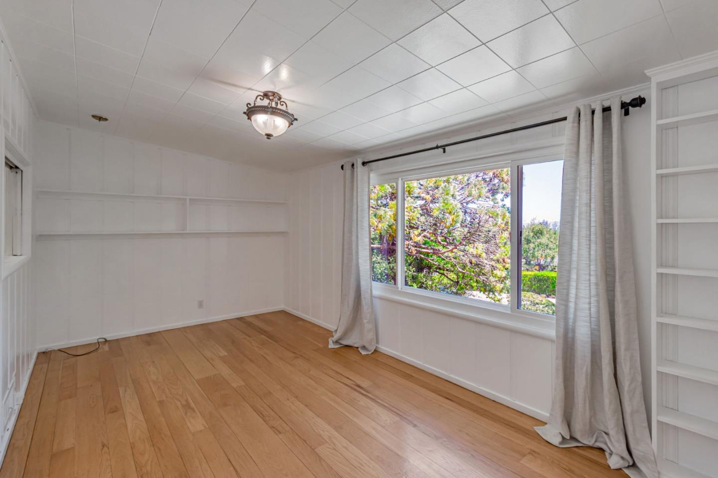 Detail Gallery Image 12 of 31 For 940 Black Mountain Rd, Hillsborough,  CA 94010 - 3 Beds | 2 Baths