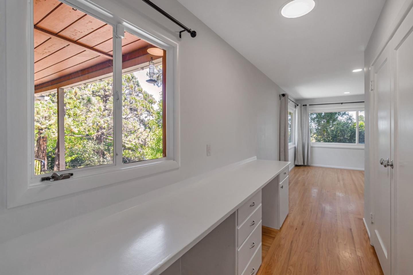 Detail Gallery Image 13 of 31 For 940 Black Mountain Rd, Hillsborough,  CA 94010 - 3 Beds | 2 Baths