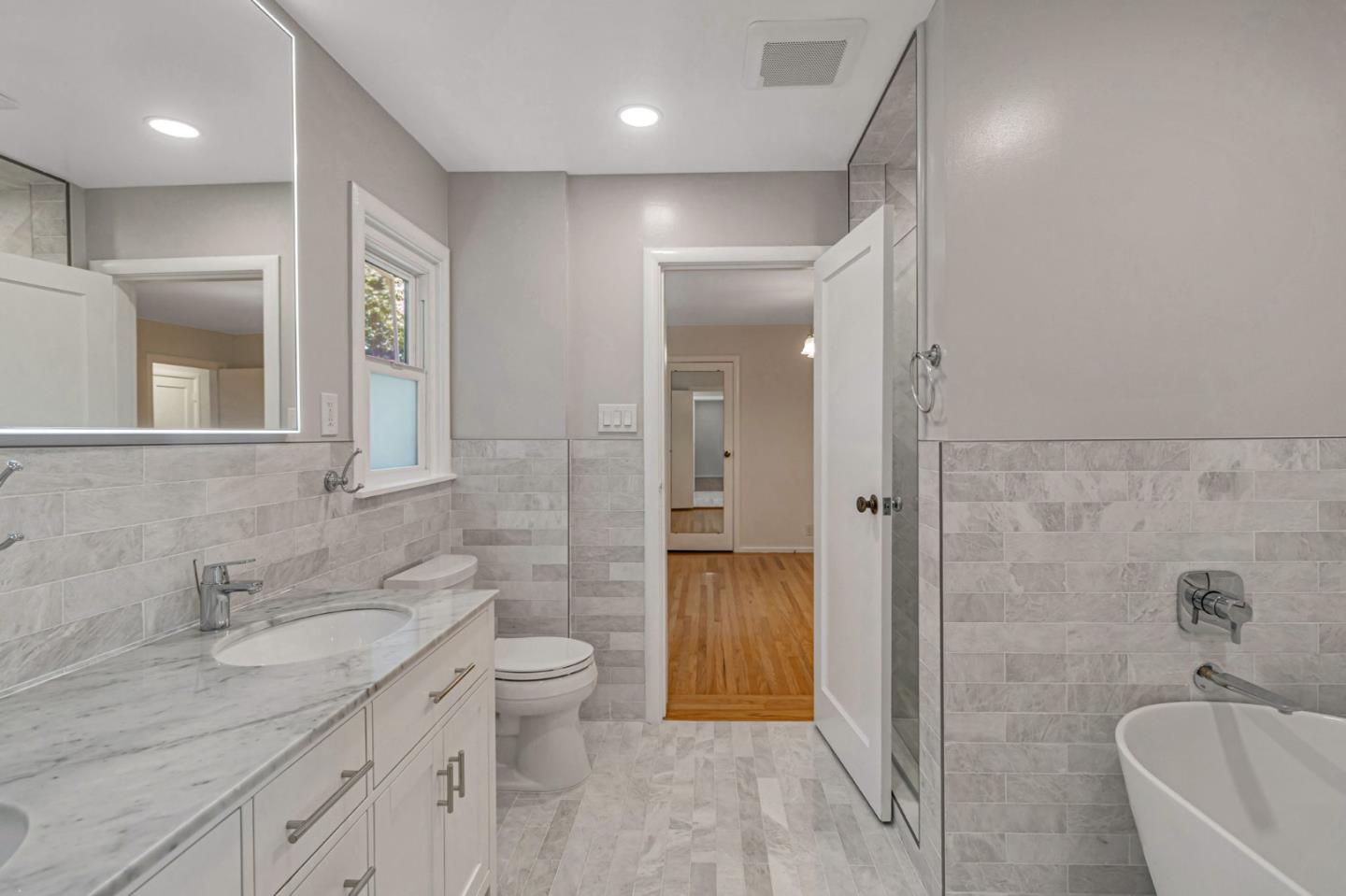 Detail Gallery Image 16 of 31 For 940 Black Mountain Rd, Hillsborough,  CA 94010 - 3 Beds | 2 Baths