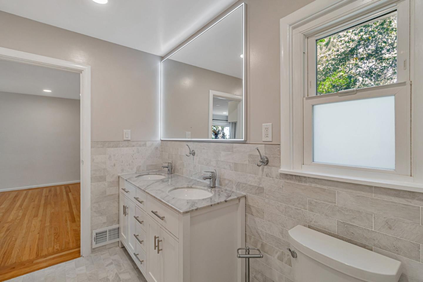 Detail Gallery Image 17 of 31 For 940 Black Mountain Rd, Hillsborough,  CA 94010 - 3 Beds | 2 Baths