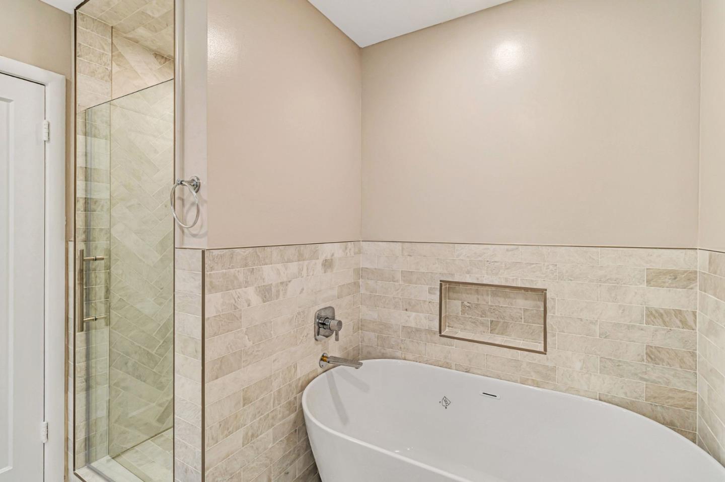 Detail Gallery Image 18 of 31 For 940 Black Mountain Rd, Hillsborough,  CA 94010 - 3 Beds | 2 Baths