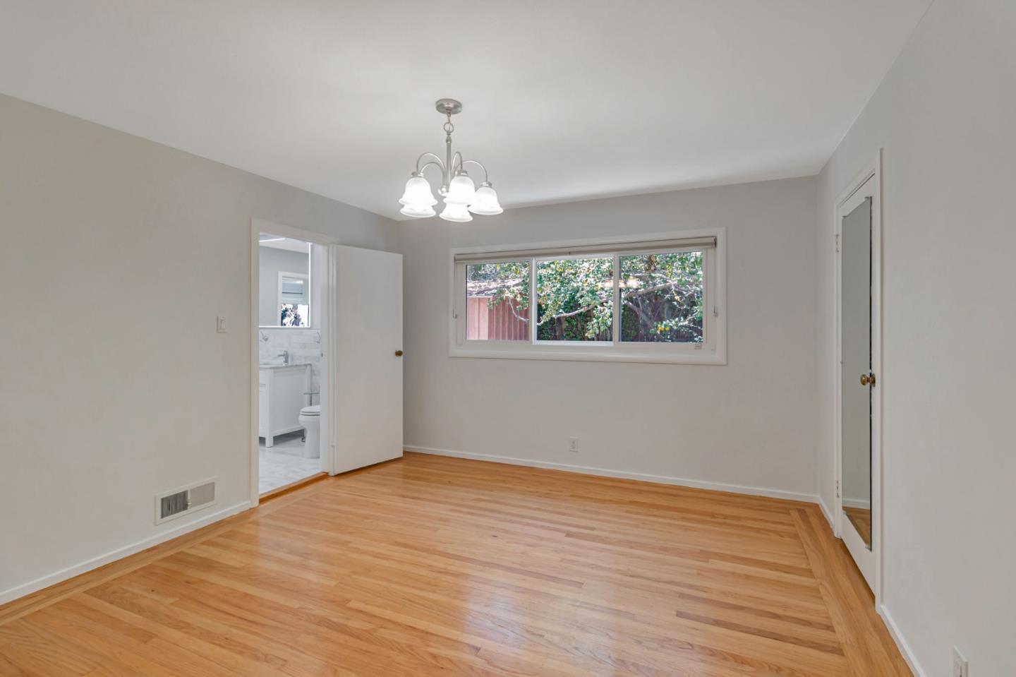Detail Gallery Image 19 of 31 For 940 Black Mountain Rd, Hillsborough,  CA 94010 - 3 Beds | 2 Baths