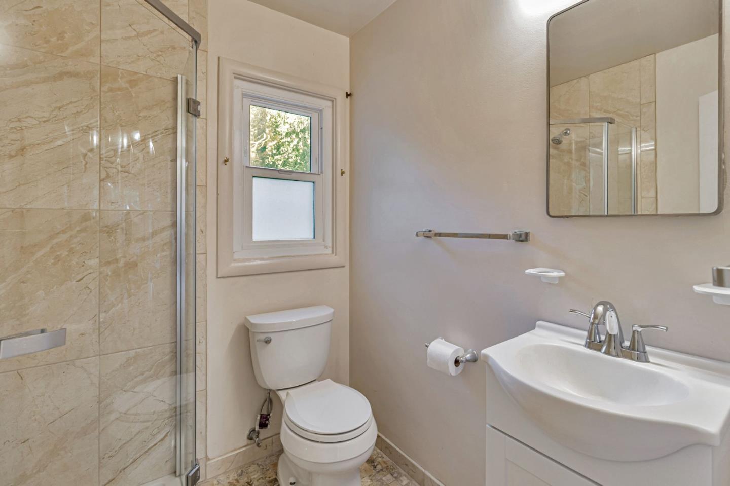 Detail Gallery Image 21 of 31 For 940 Black Mountain Rd, Hillsborough,  CA 94010 - 3 Beds | 2 Baths