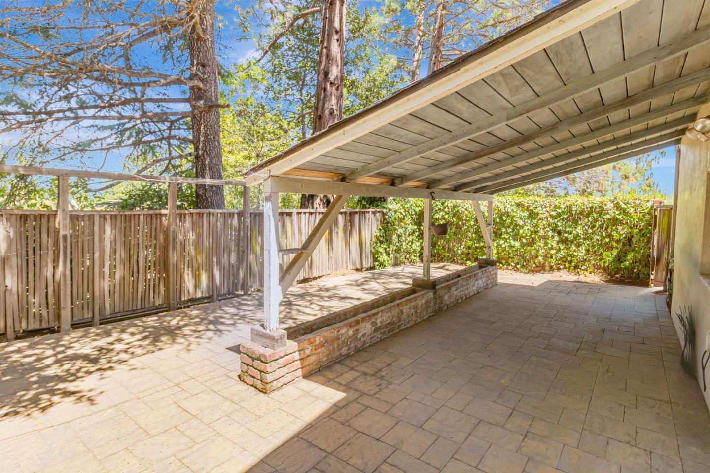 Detail Gallery Image 22 of 31 For 940 Black Mountain Rd, Hillsborough,  CA 94010 - 3 Beds | 2 Baths