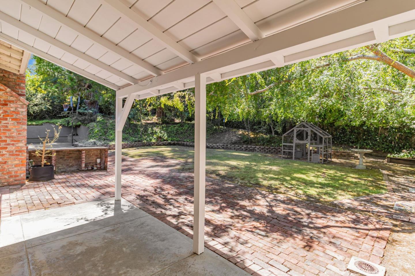 Detail Gallery Image 24 of 31 For 940 Black Mountain Rd, Hillsborough,  CA 94010 - 3 Beds | 2 Baths