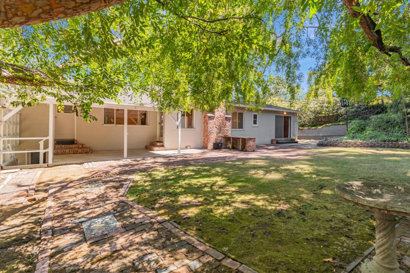 Detail Gallery Image 25 of 31 For 940 Black Mountain Rd, Hillsborough,  CA 94010 - 3 Beds | 2 Baths