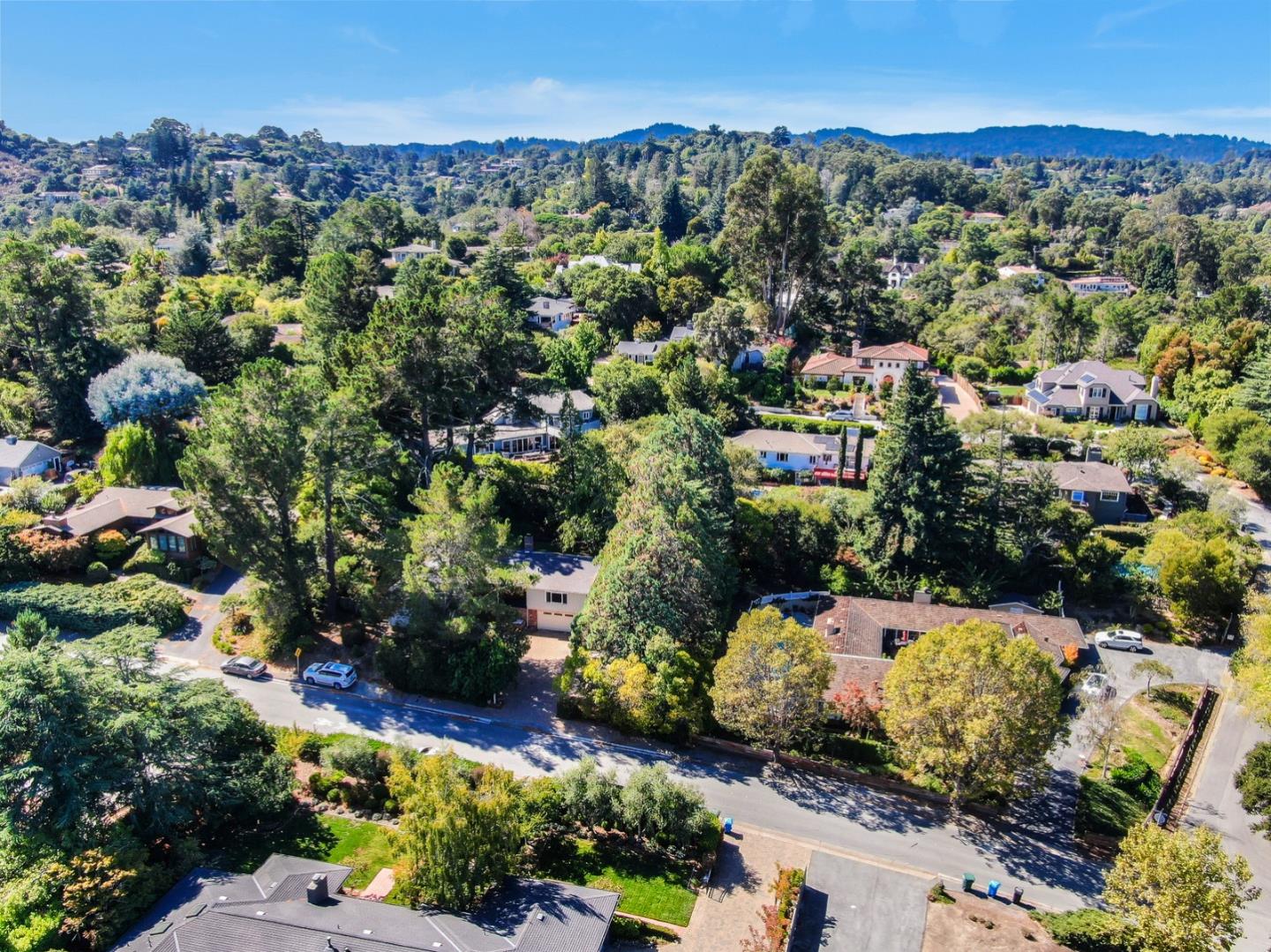 Detail Gallery Image 28 of 31 For 940 Black Mountain Rd, Hillsborough,  CA 94010 - 3 Beds | 2 Baths