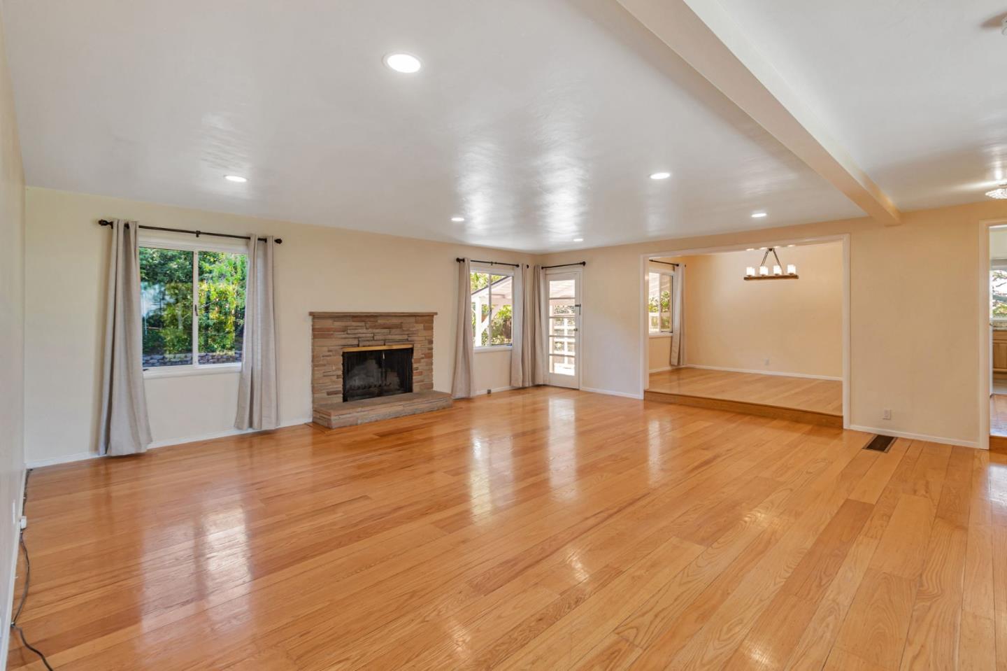 Detail Gallery Image 4 of 31 For 940 Black Mountain Rd, Hillsborough,  CA 94010 - 3 Beds | 2 Baths