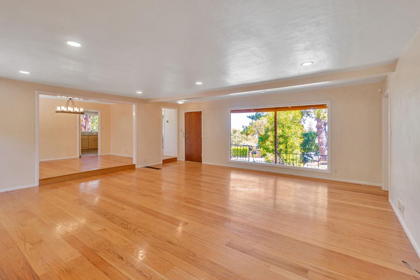 Detail Gallery Image 5 of 31 For 940 Black Mountain Rd, Hillsborough,  CA 94010 - 3 Beds | 2 Baths