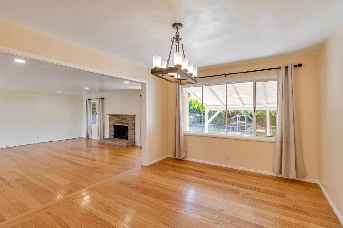 Detail Gallery Image 6 of 31 For 940 Black Mountain Rd, Hillsborough,  CA 94010 - 3 Beds | 2 Baths