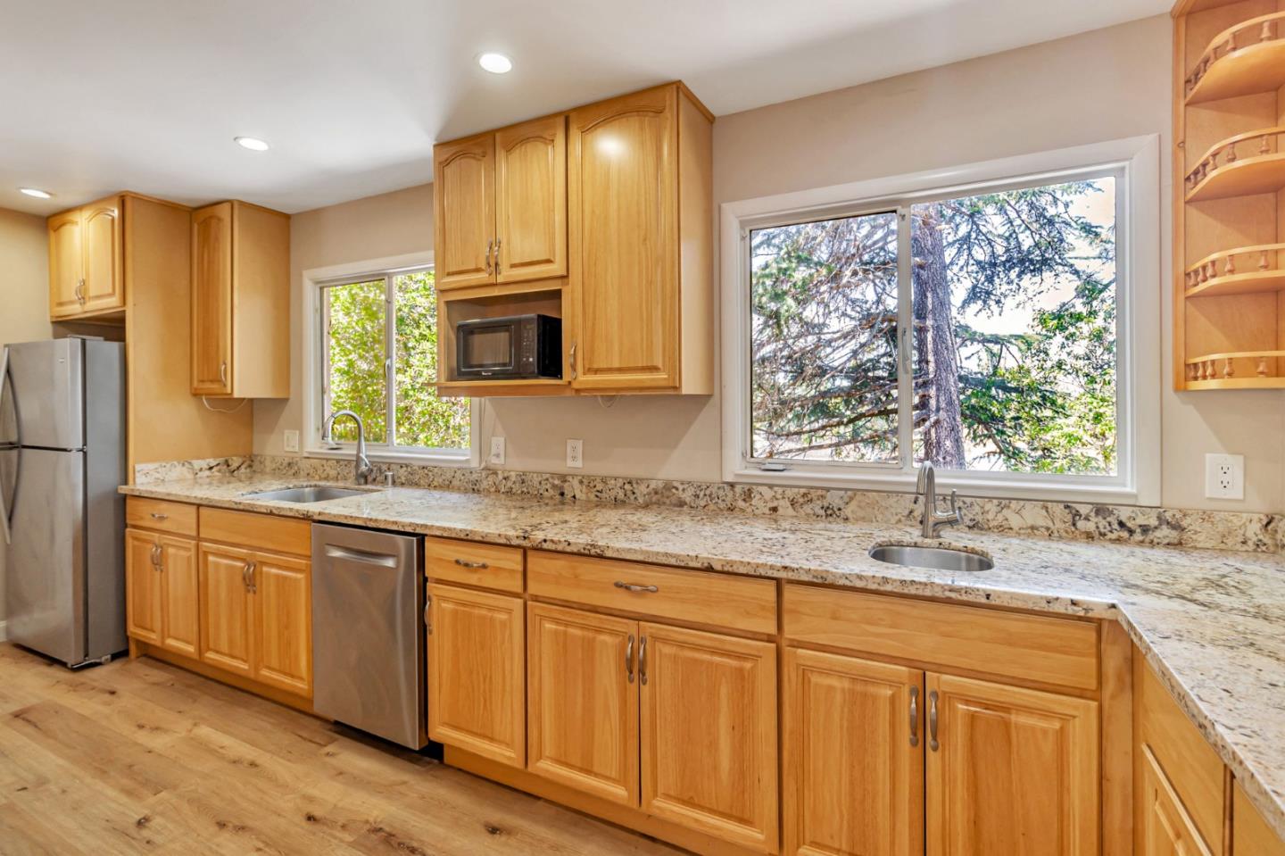 Detail Gallery Image 9 of 31 For 940 Black Mountain Rd, Hillsborough,  CA 94010 - 3 Beds | 2 Baths