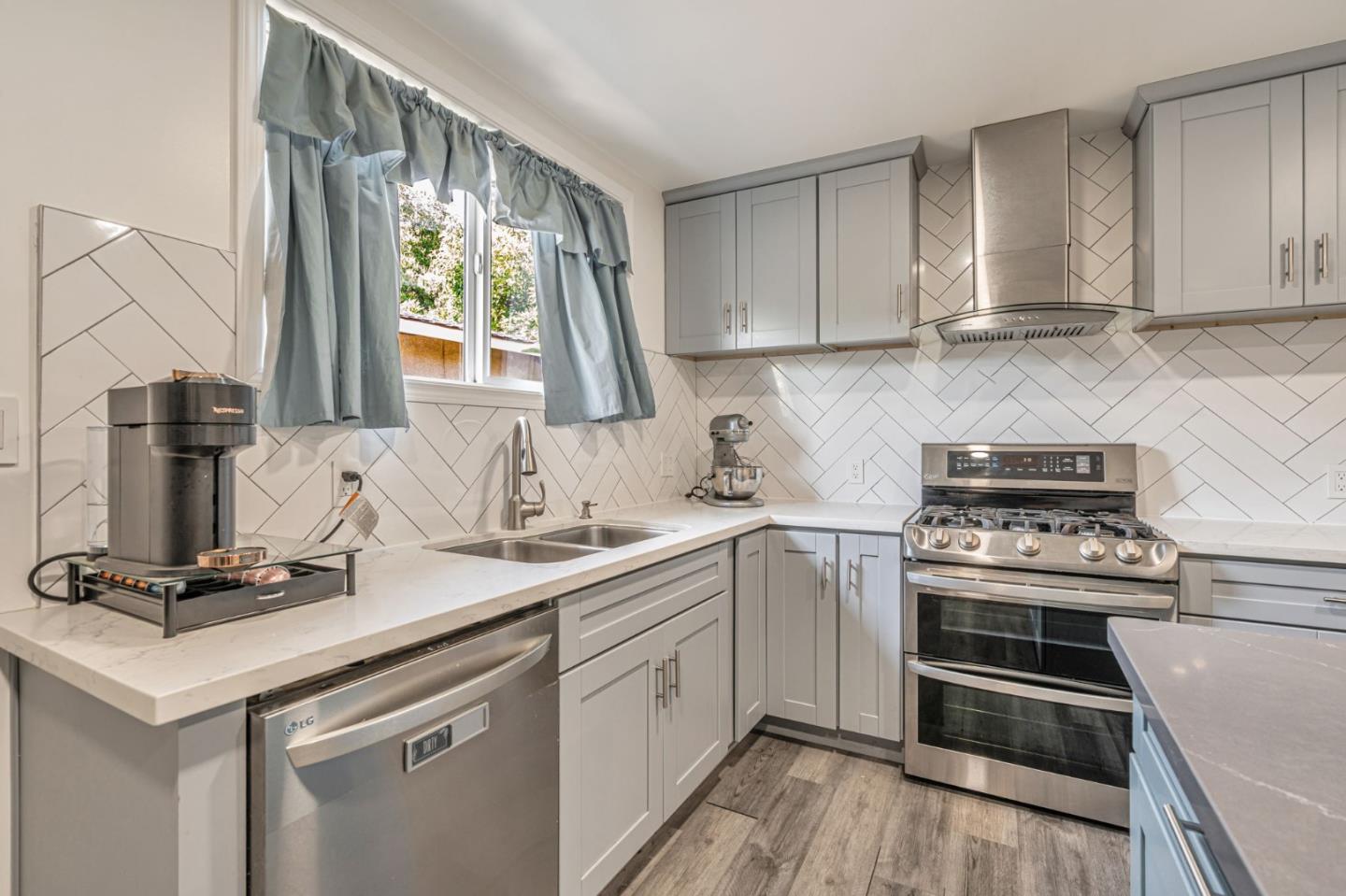 Detail Gallery Image 14 of 39 For 176 Garner Dr, Sunnyvale,  CA 94089 - 4 Beds | 3 Baths