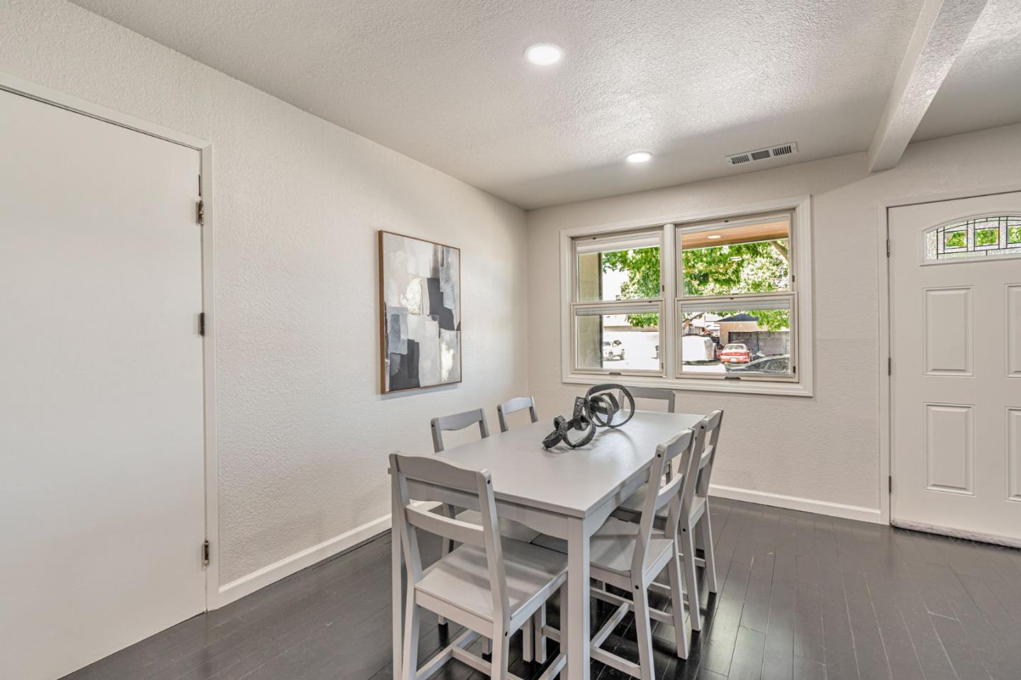 Detail Gallery Image 18 of 39 For 176 Garner Dr, Sunnyvale,  CA 94089 - 4 Beds | 3 Baths