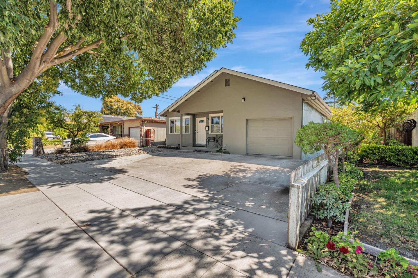 Detail Gallery Image 4 of 39 For 176 Garner Dr, Sunnyvale,  CA 94089 - 4 Beds | 3 Baths
