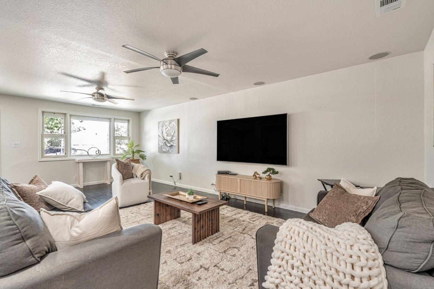 Detail Gallery Image 8 of 39 For 176 Garner Dr, Sunnyvale,  CA 94089 - 4 Beds | 3 Baths