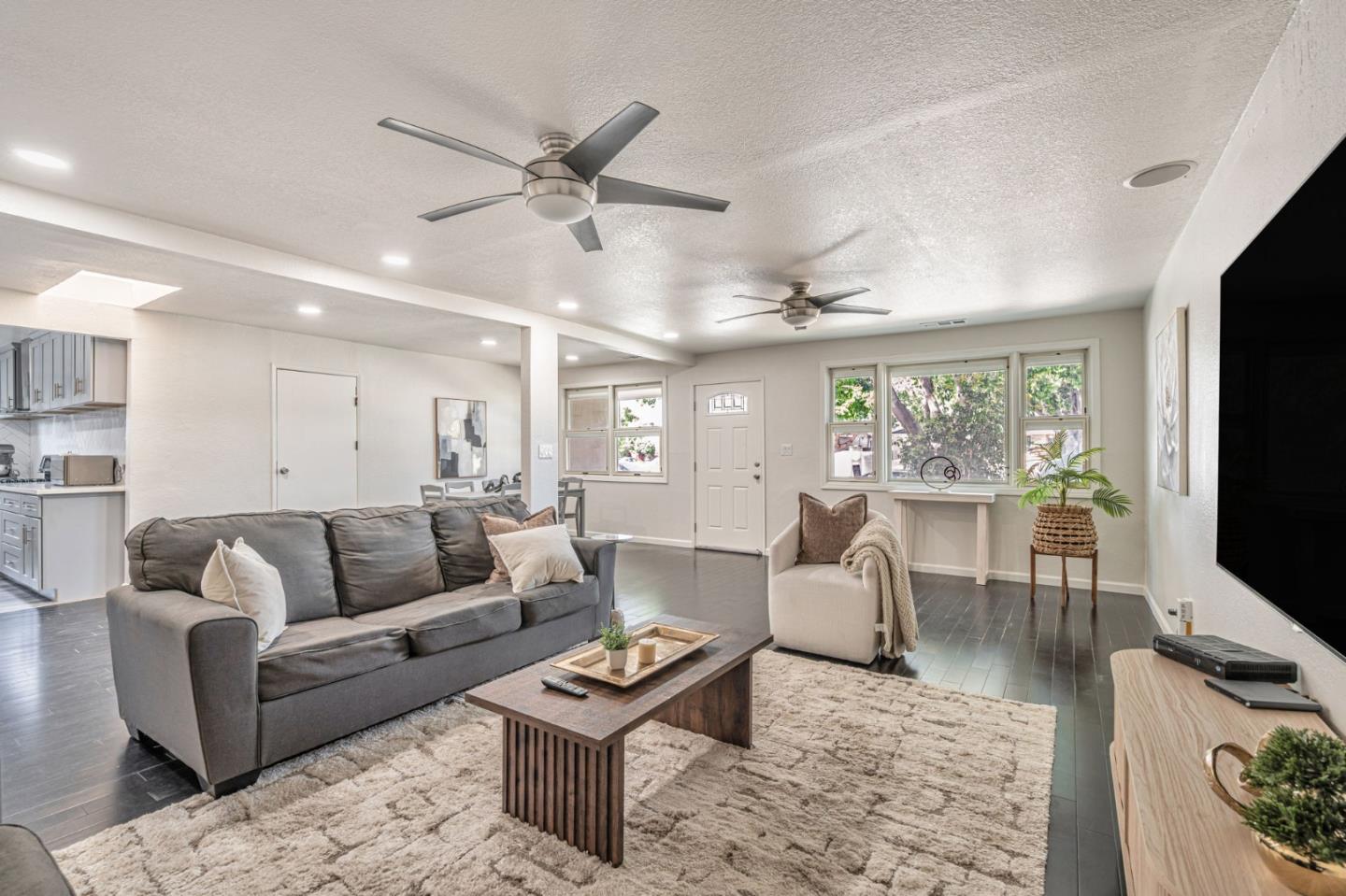 Detail Gallery Image 9 of 39 For 176 Garner Dr, Sunnyvale,  CA 94089 - 4 Beds | 3 Baths