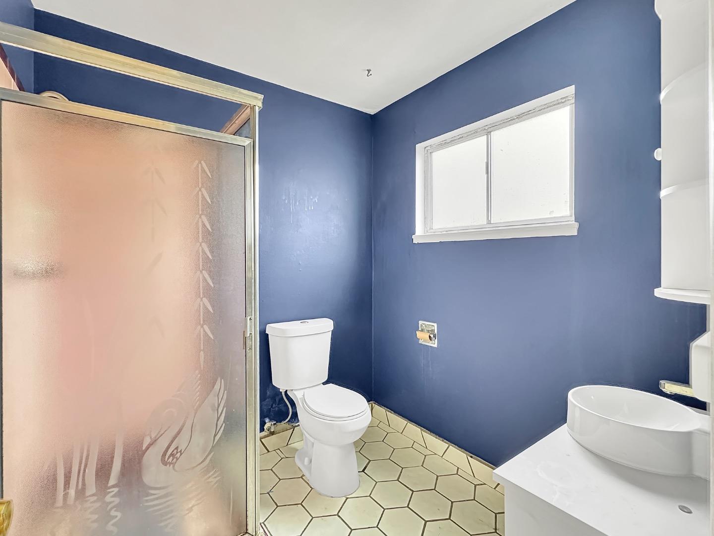 Detail Gallery Image 12 of 15 For 324 Glencourt Way, Pacifica,  CA 94044 - 4 Beds | 2 Baths