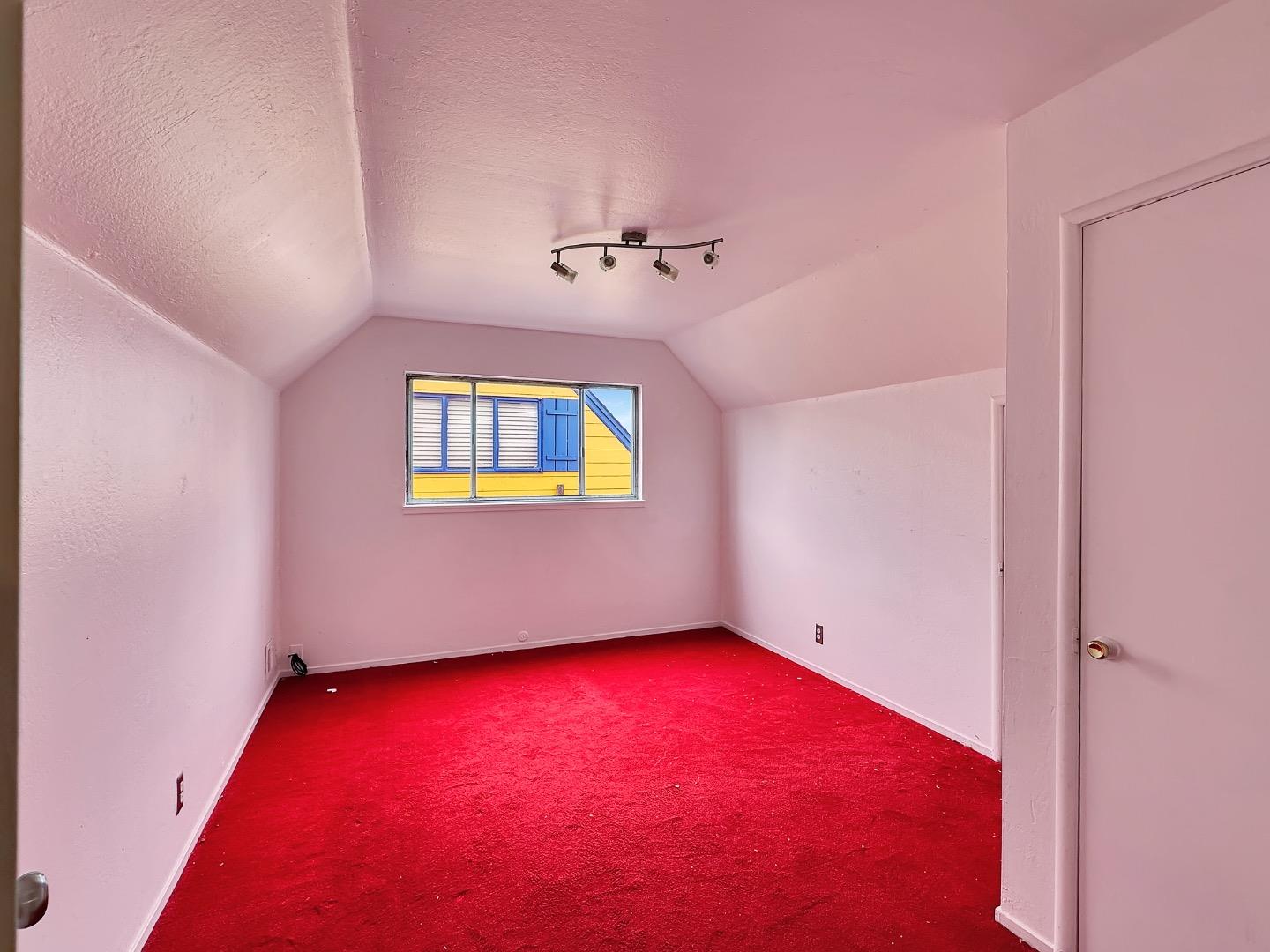 Detail Gallery Image 13 of 15 For 324 Glencourt Way, Pacifica,  CA 94044 - 4 Beds | 2 Baths