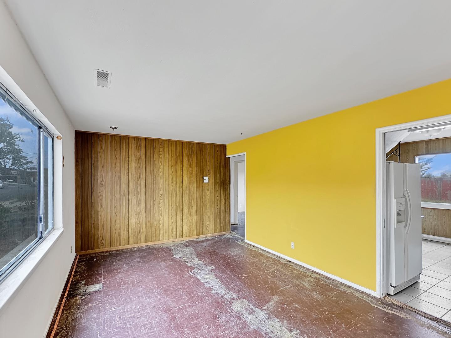 Detail Gallery Image 2 of 15 For 324 Glencourt Way, Pacifica,  CA 94044 - 4 Beds | 2 Baths