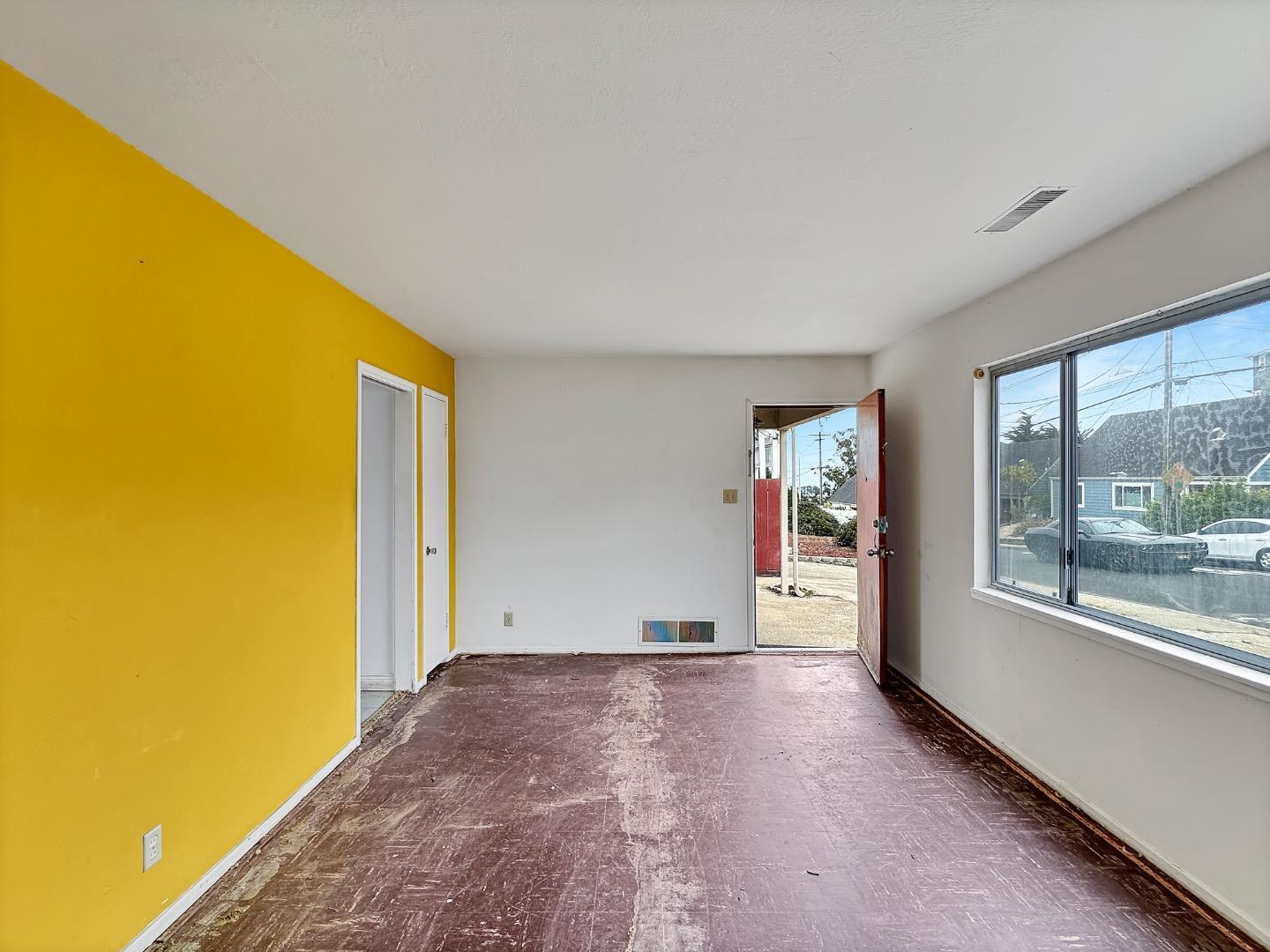 Detail Gallery Image 3 of 15 For 324 Glencourt Way, Pacifica,  CA 94044 - 4 Beds | 2 Baths