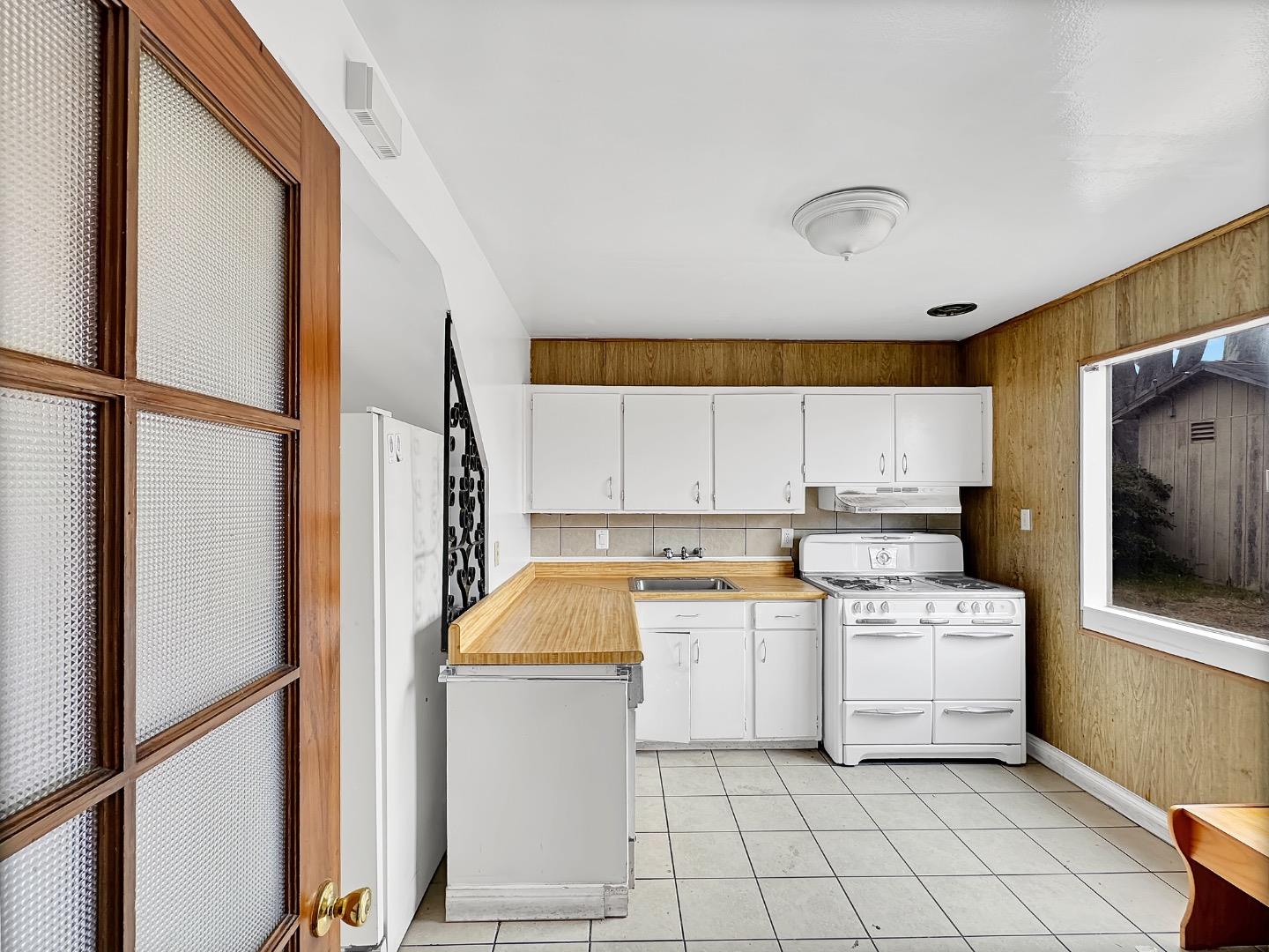 Detail Gallery Image 6 of 15 For 324 Glencourt Way, Pacifica,  CA 94044 - 4 Beds | 2 Baths